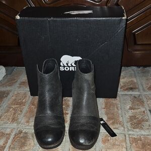 Sorel Women's Textured Black Leather Ankle Booties Size 7.5 Cate Cut Out